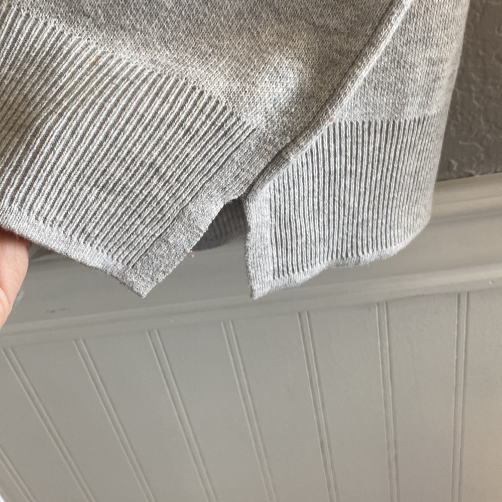 Ladies pull over “light “ sweater size S (but fits more like a M) gray/white - Picture 8 of 14